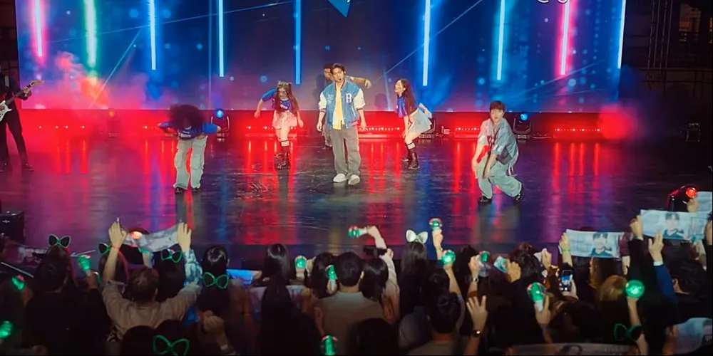 Netflix XO, Kitty 시즌 2·3 · 한국 촬영 현장 · 2024–2025 · 에이펙스라이트 콘서트씬 조명 디자인 · 엔딩 크레딧 등재